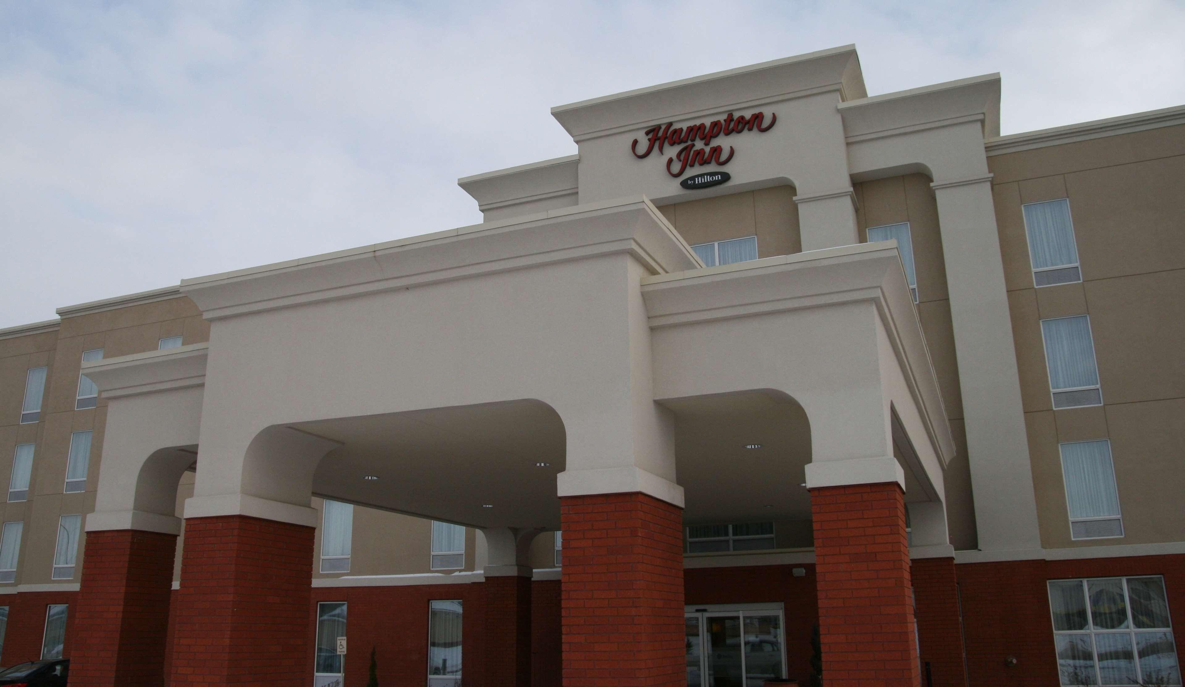 Hampton Inn By Hilton Fort Saskatchewan Exterior photo
