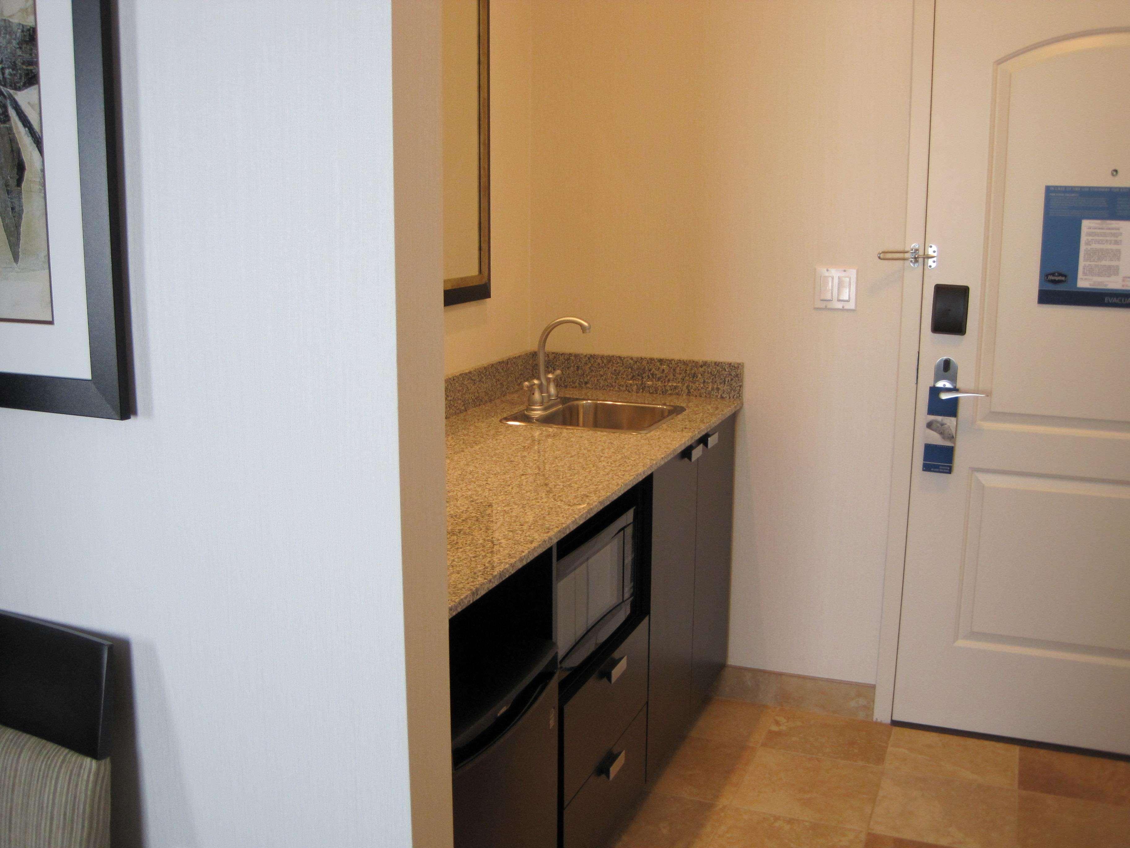 Hampton Inn By Hilton Fort Saskatchewan Room photo