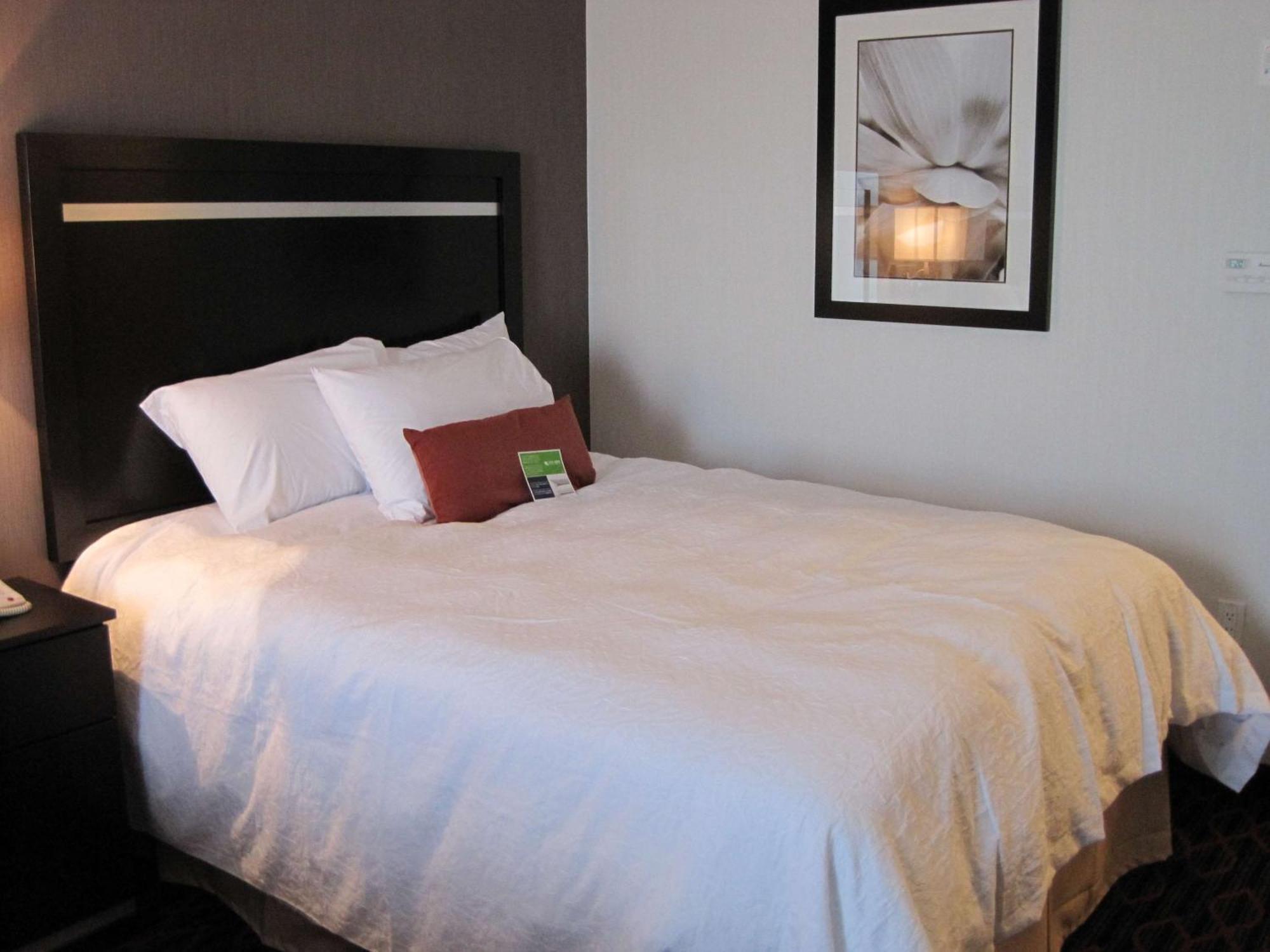 Hampton Inn By Hilton Fort Saskatchewan Exterior photo