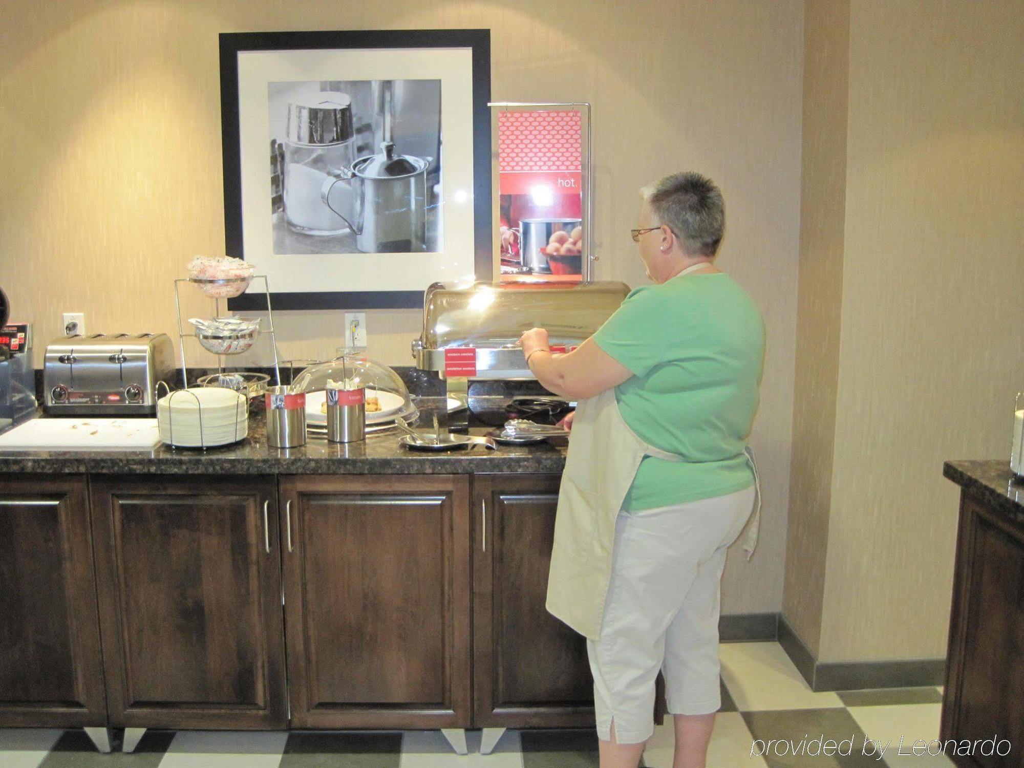 Hampton Inn By Hilton Fort Saskatchewan Restaurant photo